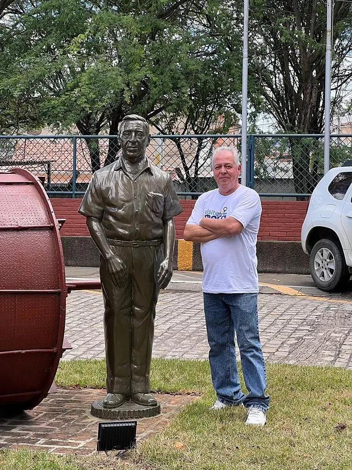 Antônio na fábrica da Moura